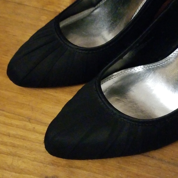 White House Black Market black heels - Picture 2 of 8